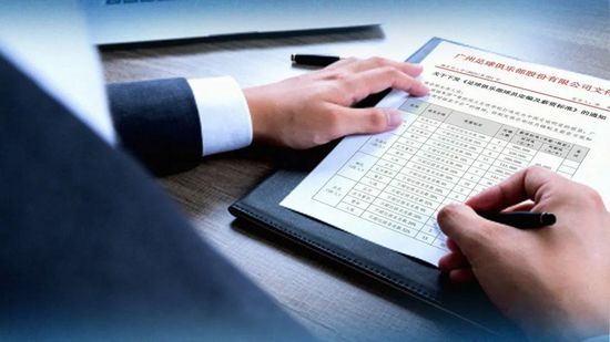 嘉宾、影人与影迷代表齐聚一堂，共同见证这一欢乐时刻。